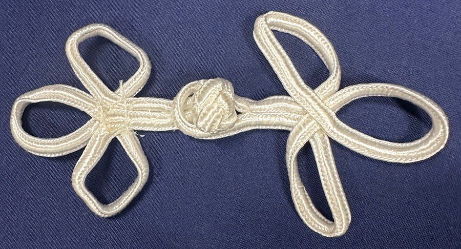 <font color="red">IN STOCK</font><br>2" x 5+1/2" Rayon Loop Frog Closure-White