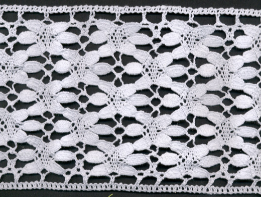 <font color="red">IN STOCK</font><br>5+3/8" Cotton Cluny Daisy Galloon-White