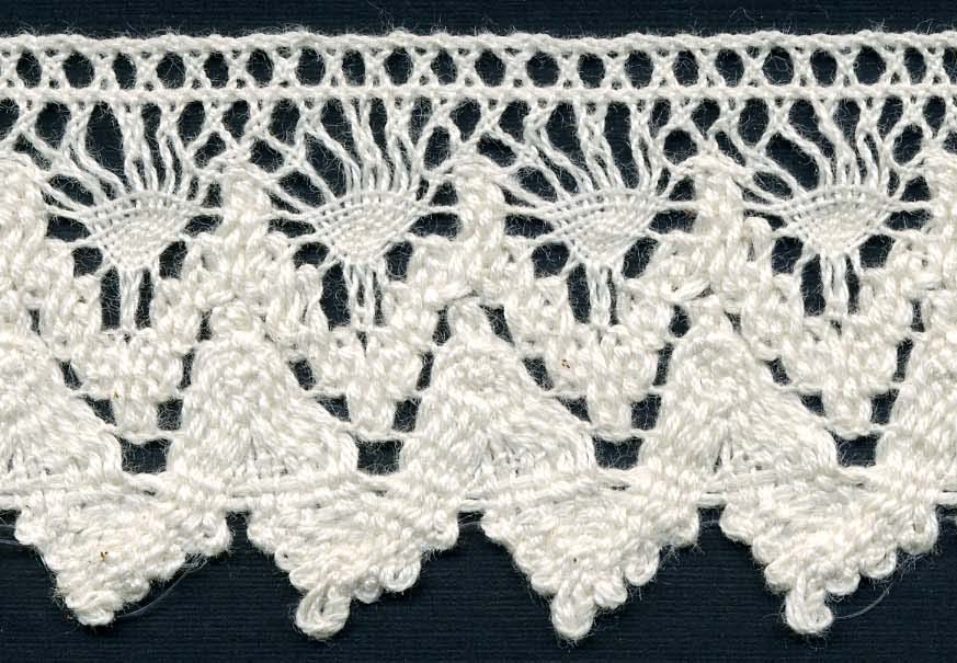 <font color="red">IN STOCK</font><br>1+1/2" Cotton Cluny Tri Edge-Natural