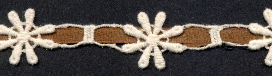 <font color="red">IN STOCK</font><br>1" Cotton Daisy Beading+Ribbon-Natural/Turftan Ribbon