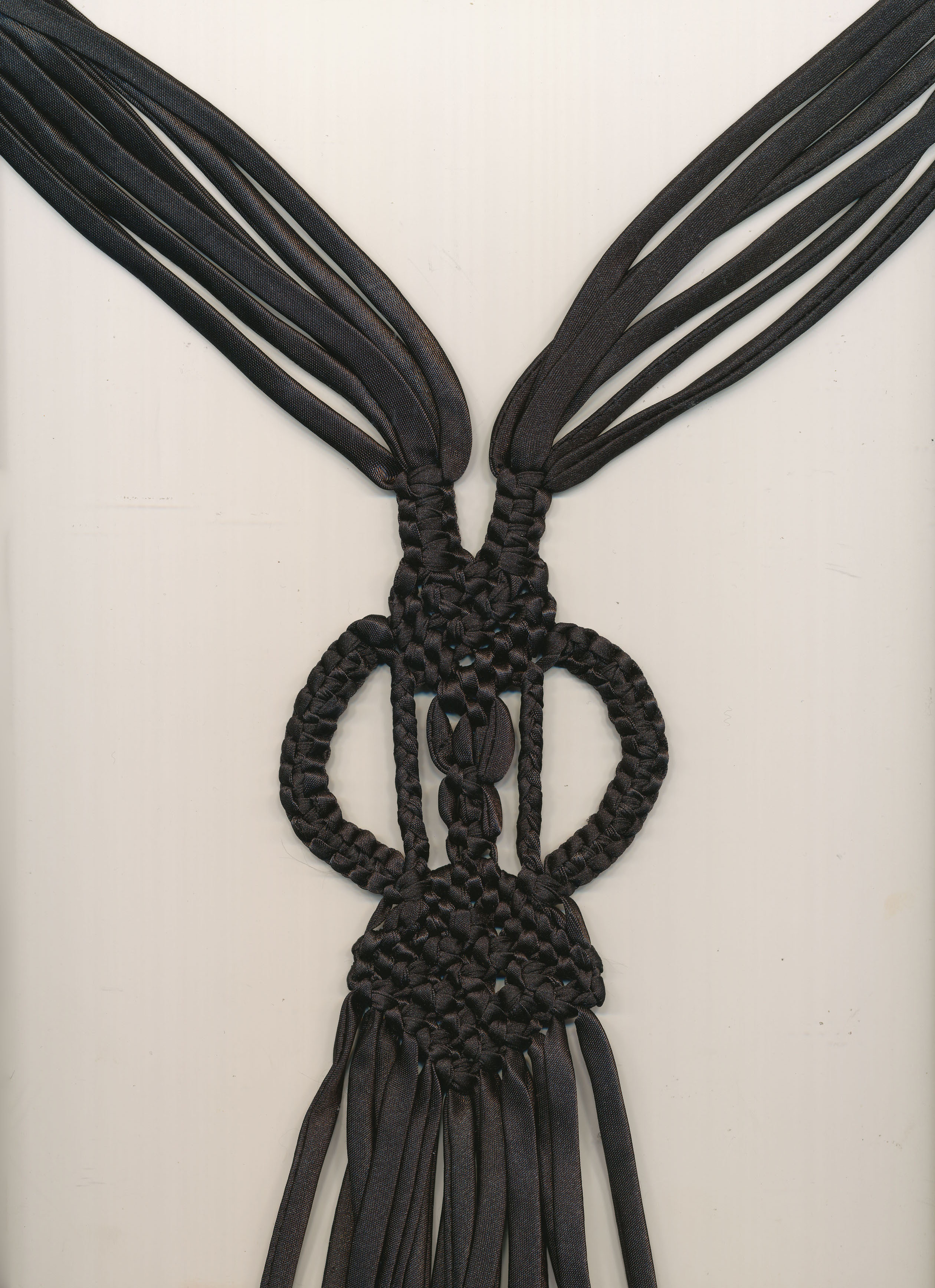 12" Knotted Cord Applique-Black