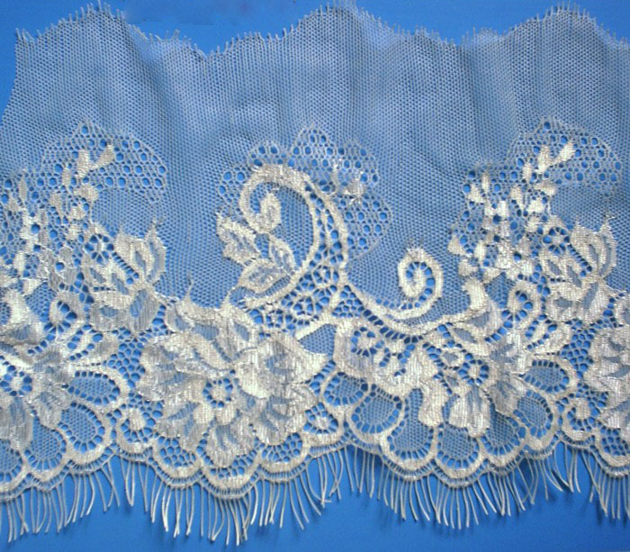 6" Curved Edge Lace-White<>Chantilly / Eyelash Lace